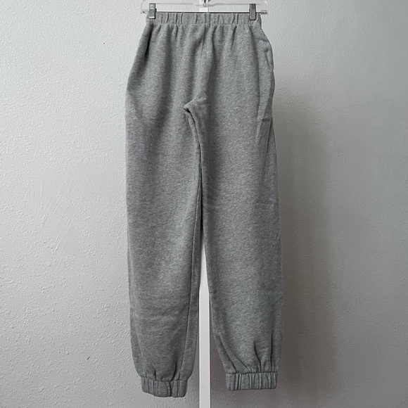 Brandy Melville, John galt Rosa sweatpants, light gray - Picture 2 of 7